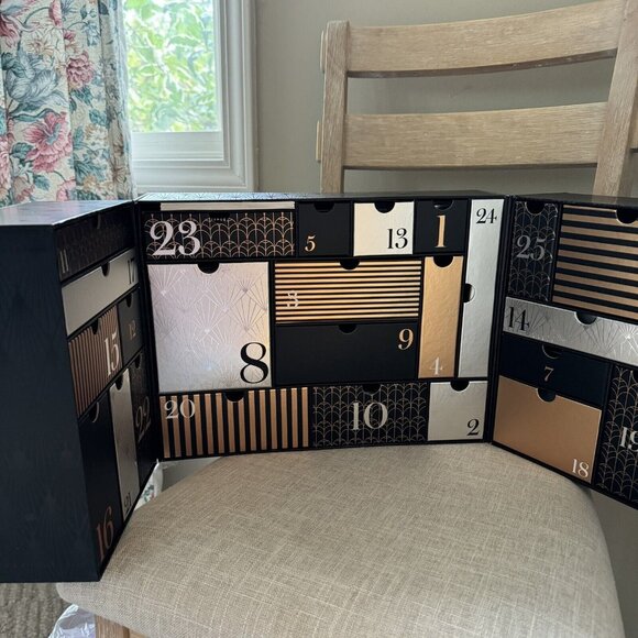 bloomingdale's Beauty Advent Calendar 2024 Holiday Gift **BOX ONLY** - Picture 3 of 6